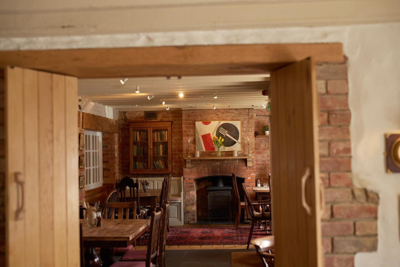 The Dog & Gun Inn Netheravon エクステリア 写真