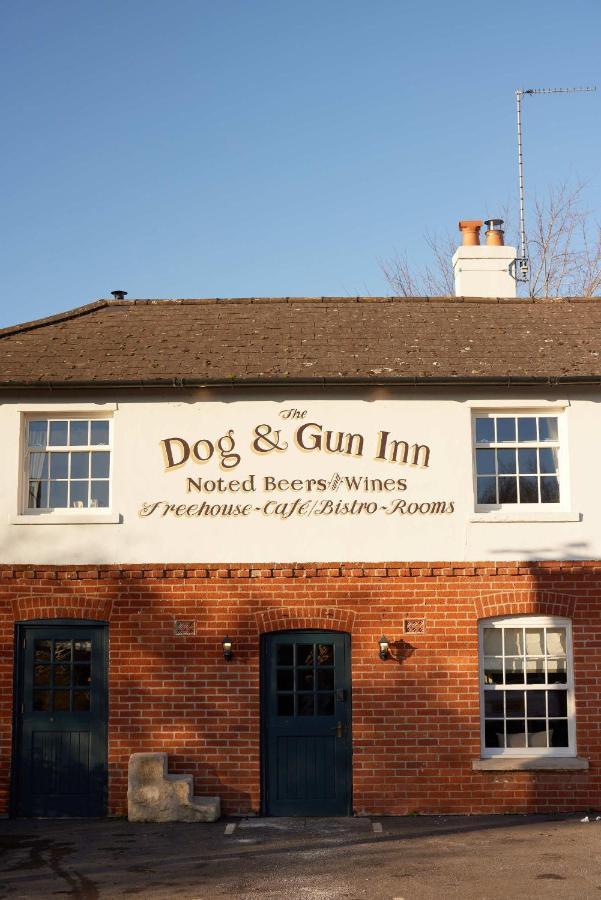The Dog & Gun Inn Netheravon エクステリア 写真